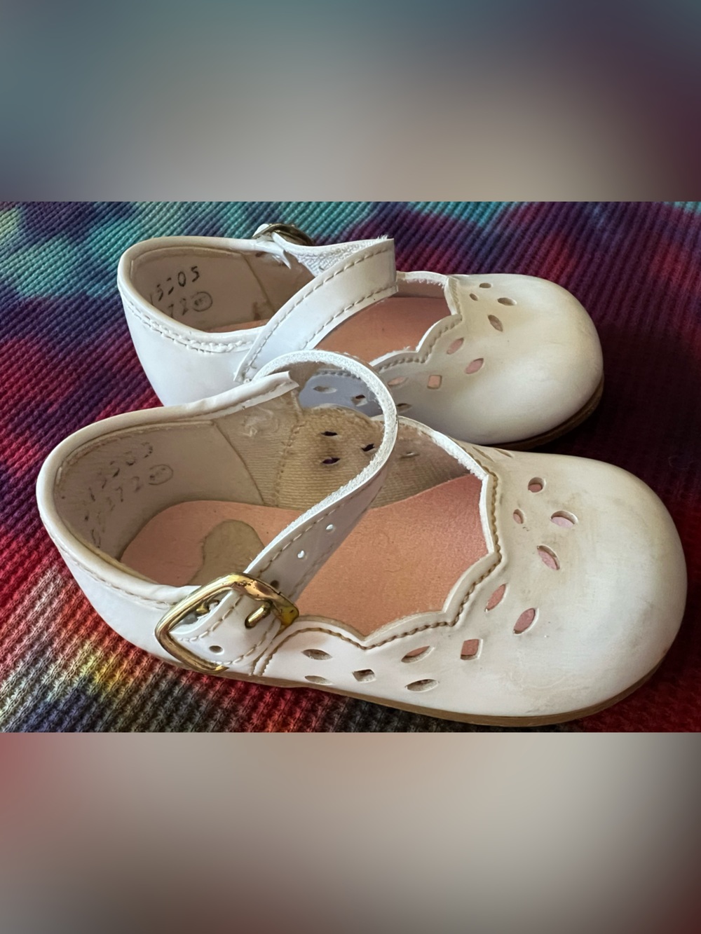 Vintage 90s DYNA KIDS White Mary Janes Cutout Scalloped Shoes Size 2